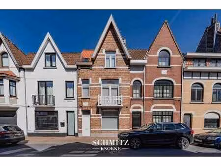 superbe maison de 3/4 chambres avec une cour ensoleillée ...