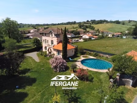 secteur maurs - maison de charme de 200 m² avec dépendance de 50 m² et piscine