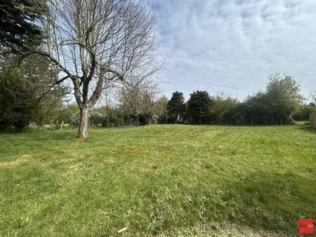 à vendre terrain constructible et viabilisé à laval
