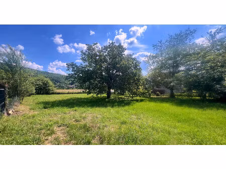 terrain plat 1301 m2 constructible au calme