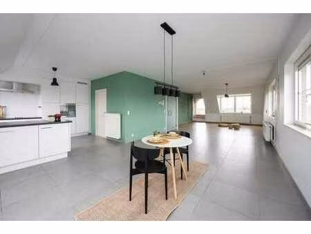 royaal en lichtrijk appartement met terras