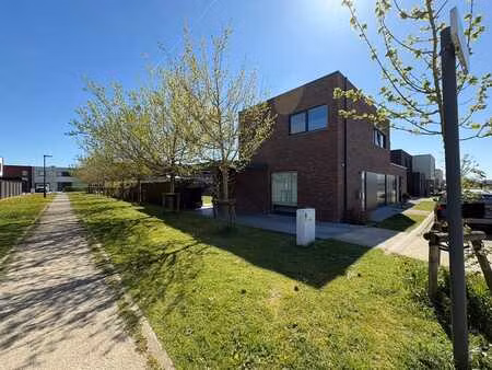 récemment construite  économe en énergie  3 chambres  quarti