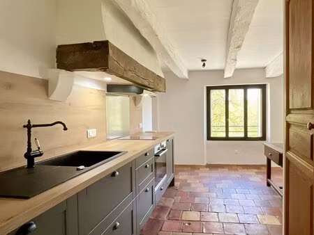 appartement t4 avec garage en pleine campagne.