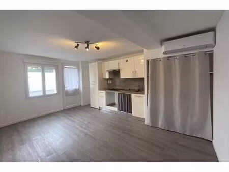 réalmont centre ville  appartement t2 de plain-pied.