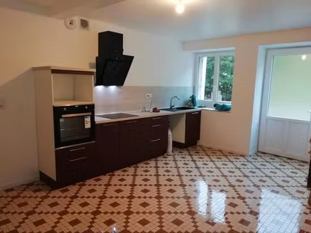 location maison 6 pièces 90 m² à le roc (46200)  778 €