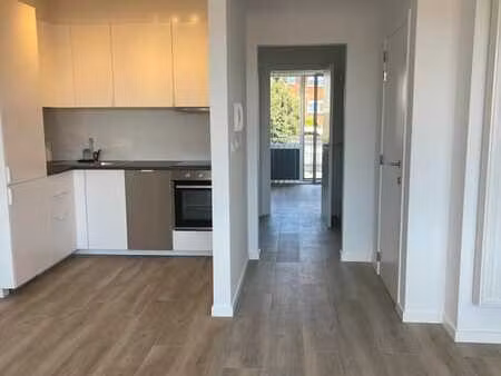 appartement entièrement rénové au centre de dilbeek