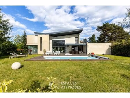 entre design et nature  maison d'architecte avec piscine et vue dégagée