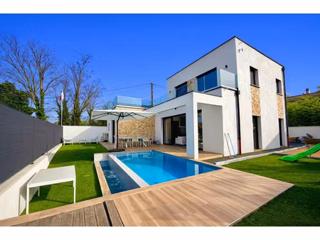 vente maison 5 pièces 138 m² genay (69730)