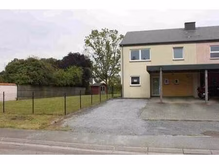 maison 135 m²  3 facades  500 m² de pelouse  15 m² terrasse