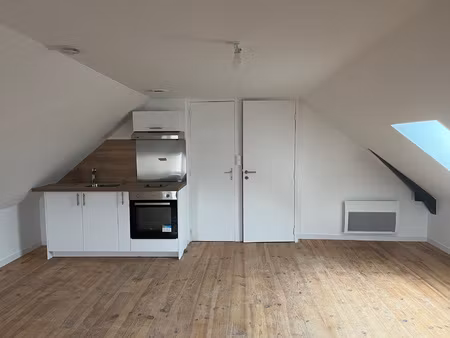 saint pierre la cour  un studio entièrement rénové au dernie