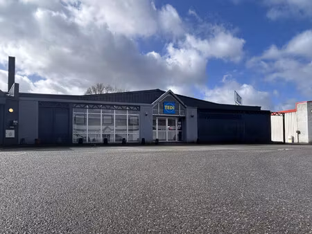 location local commercial