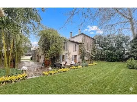 lezan  ensemble immobilier de 2 appartements  une maison et une remise soit 440m2 au total