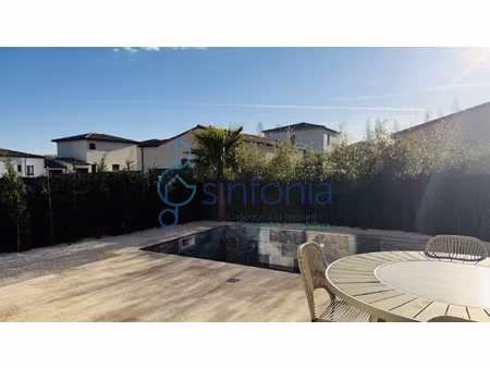 maison neuve plain-pied avec piscine