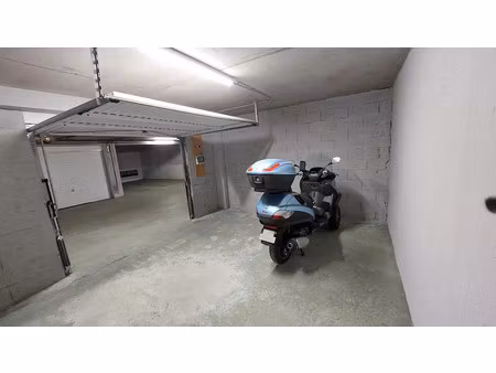 location parking 19 m² à le cannet (06110)  280 €