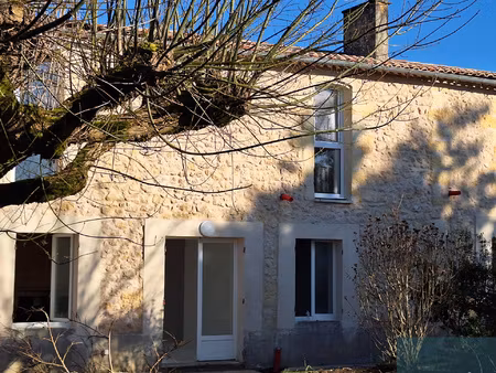 t2 avec terrasse et jardin d'environ 140m2