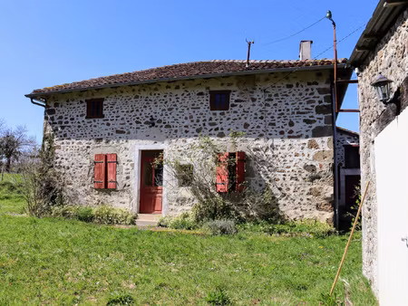 maison en pierre avec hangar à pressignac