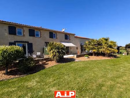 vente maison à saint-mesmin (85700) : à vendre / 266m² saint-mesmin