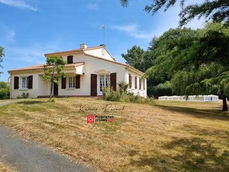 vente maison piscine à fougeré (85480) : à vendre piscine / 174m² fougeré