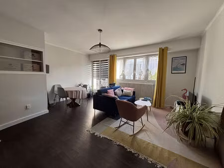 appartement t3 de 92.81m² en plein centre de la roche-bernard