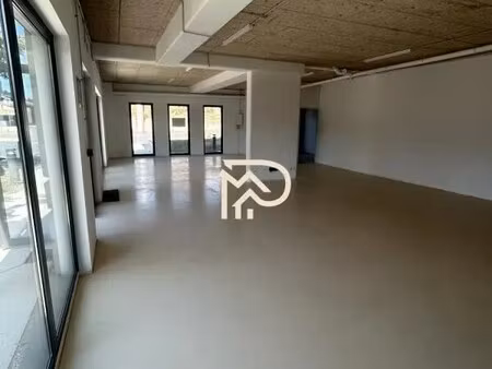 location commerce 110 m²