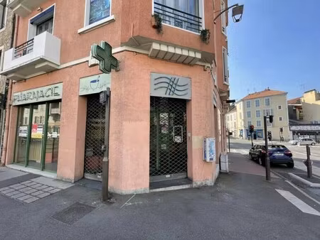location commerce 73 m²