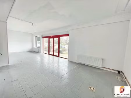 location commerce 74 m²