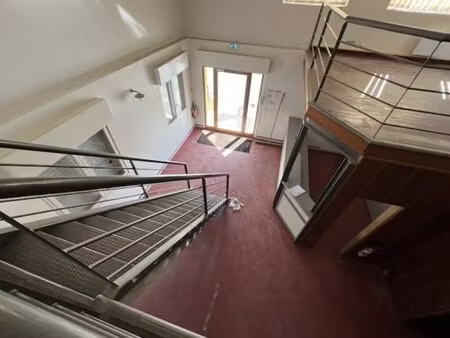 vente local d'activités 744 m²