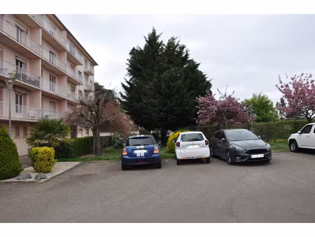 bel appartement traversant de 70 m2  avec deux grands balcon