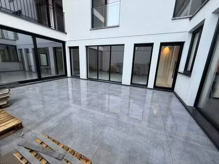 bureau ±130m² lumineux  rénové + terrasses