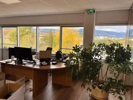 location bureaux 168 m²