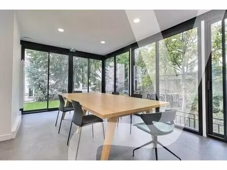 bureaux avec patio et terrasse