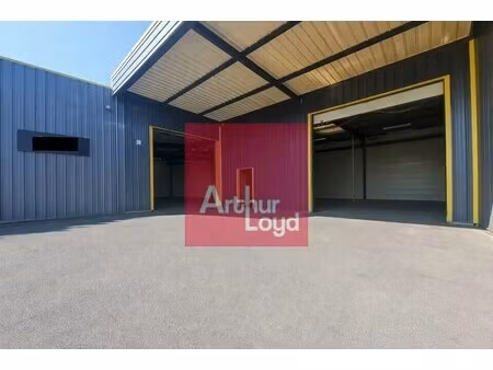 location entrepôt 1 400 m²