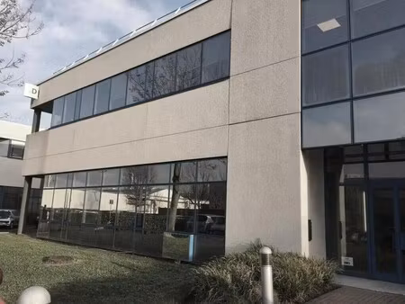 location local d'activités 1 395 m²