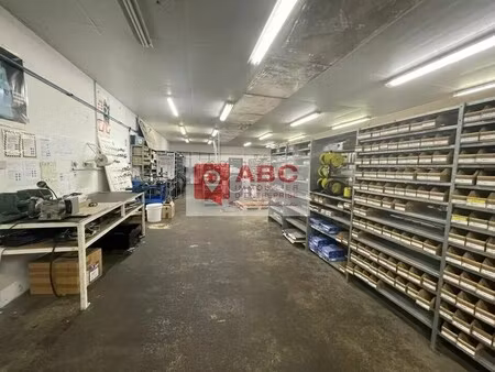 location local d'activités 600 m²