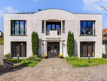 le chesnay – plateau saint-antoine – maison contemporaine 481 m²  jardin  garage  ascenseu