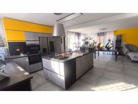 pavillon de 8 pièces avec piscine et grand jardin à montsenelle