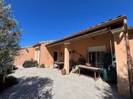 superbe villa de 121 m hab + garage (mitoyen avec voisin) sur 617 m de terrain clos avec p