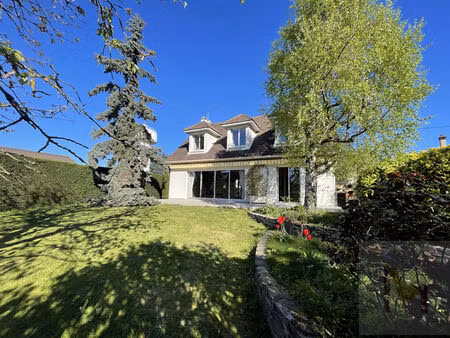 maison familiale aux beaux volumes