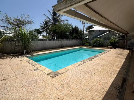 à acheter à kourou : immense maison avec 5 pièces