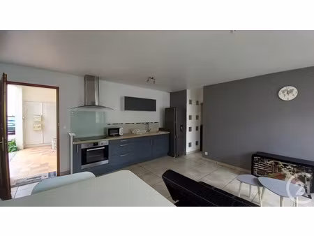 location meublée appartement 2 pièces 43.06 m² à saintes (17100)  682 €