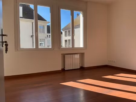 louviers  studio refait a neuf coeur de ville