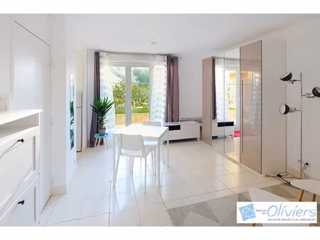 studio voisins le bretonneux - 1 pièce(s) - 30.09 m2