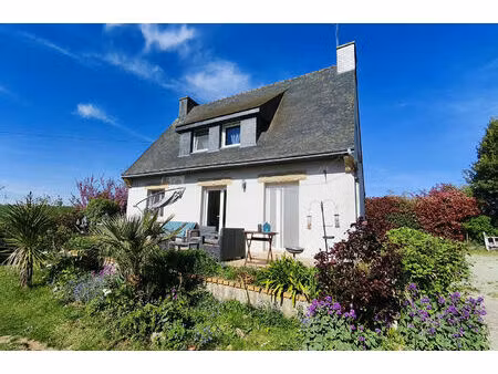 côtes-d'armor  trévé  maison individuelle  3 chambres  hangar fermé  beau jardin et belle 