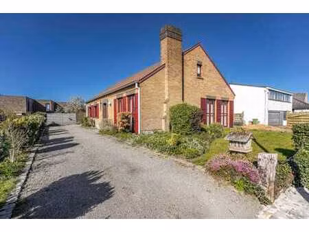 maison de plain-pied à rénover  idéalement située à londerze