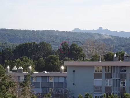 location appartement 4 pièces 84.5 m² à aix-en-provence (13090)  1 145 €