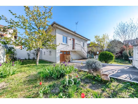 location meublée maison 5 pièces 112.49 m² à villeurbanne (69100)  1 690 €