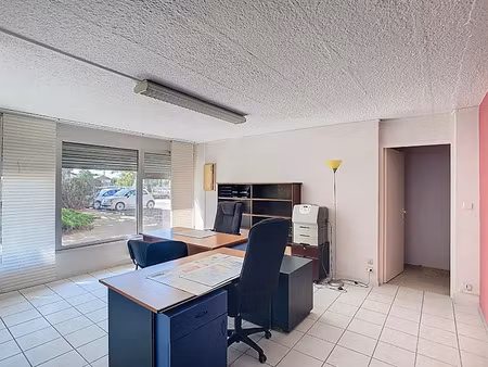 location locaux professionnels 45 m² à carpentras (84200)  550 €