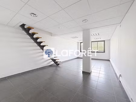 location locaux professionnels 1 pièce 31 m² à chambourcy (78240)  763 €