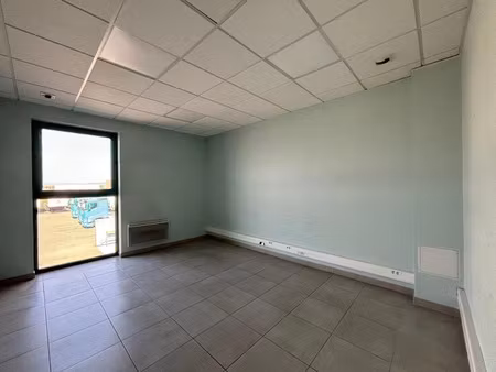 location locaux professionnels 17 m² à oiry (51530)  425 €