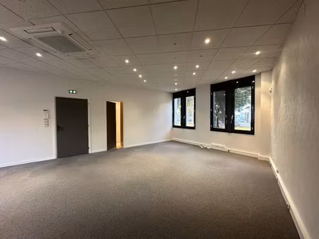 location locaux professionnels 2 pièces 60 m² à orleans (45000)  944 €